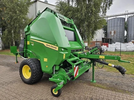 John Deere V461M