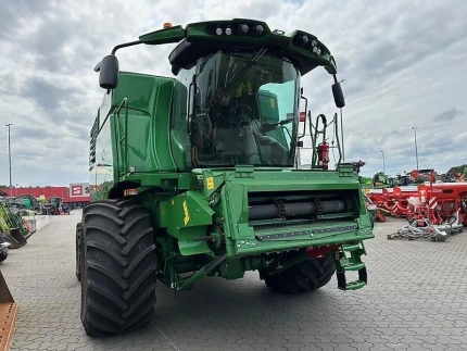 John Deere T 670 I