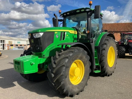John Deere 6R 215