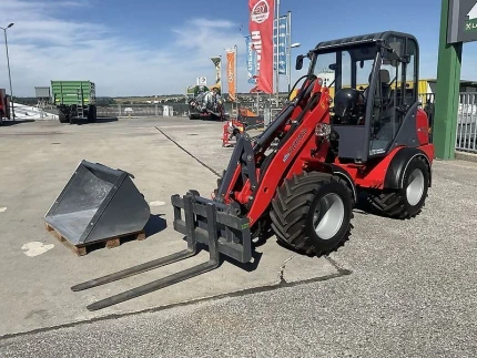 Mini chargeuse - 2024