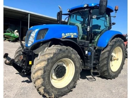 New Holland T7-235