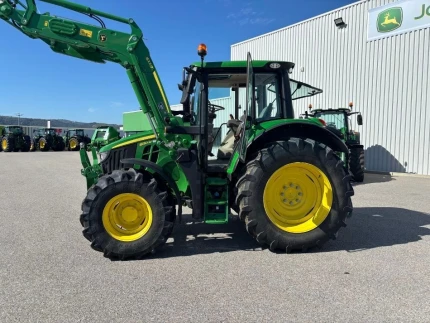 John Deere 6120M