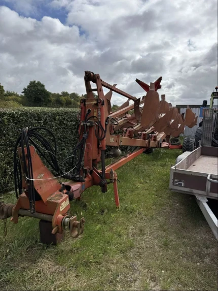 Kuhn FULL ROTATION PLOUGH