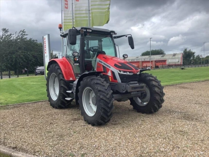 Massey Ferguson 5S.135