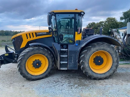 JCB FASTRAC 8330