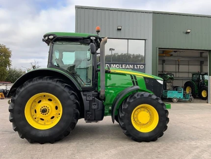 John Deere 7250R TRACTOR (ST24600)