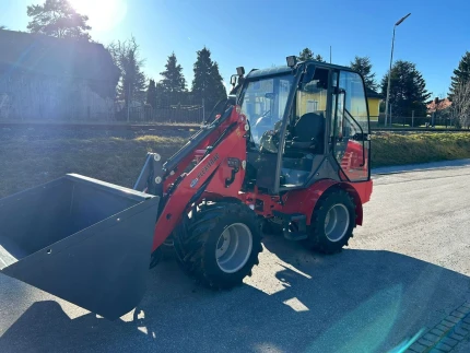 Mini chargeuse - 2023