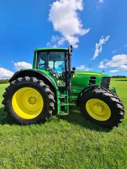 John Deere 7430