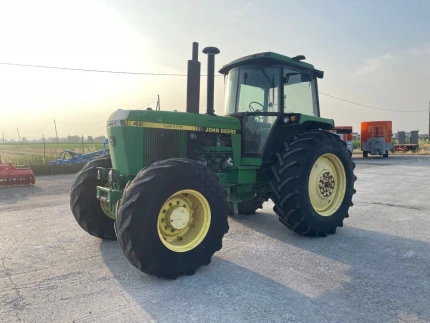 John Deere 4255