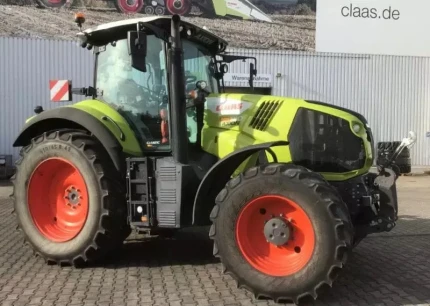 Claas AXION 810