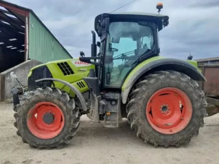 Claas ARION 530
