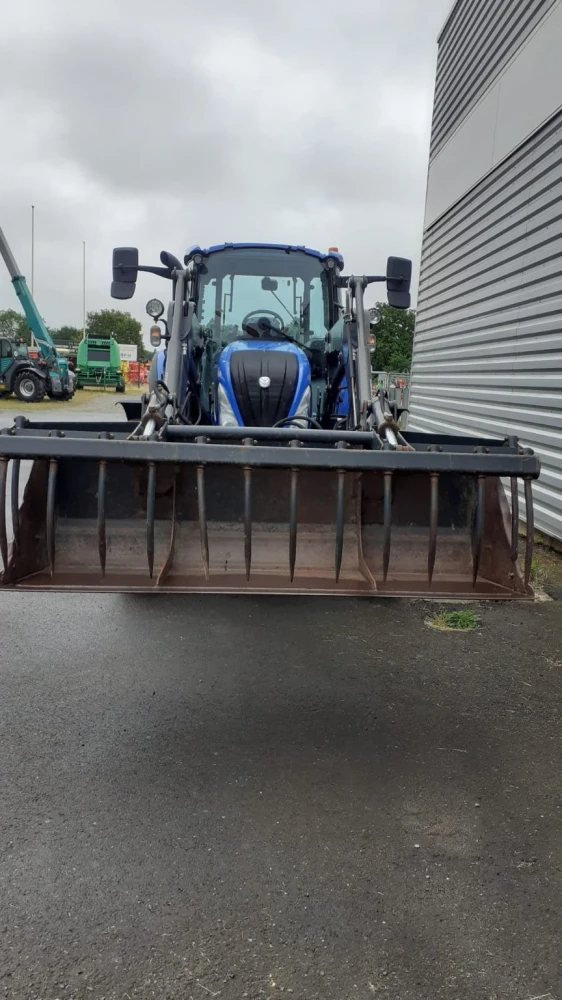 New Holland T5 110 EC d'occasion — photo 21