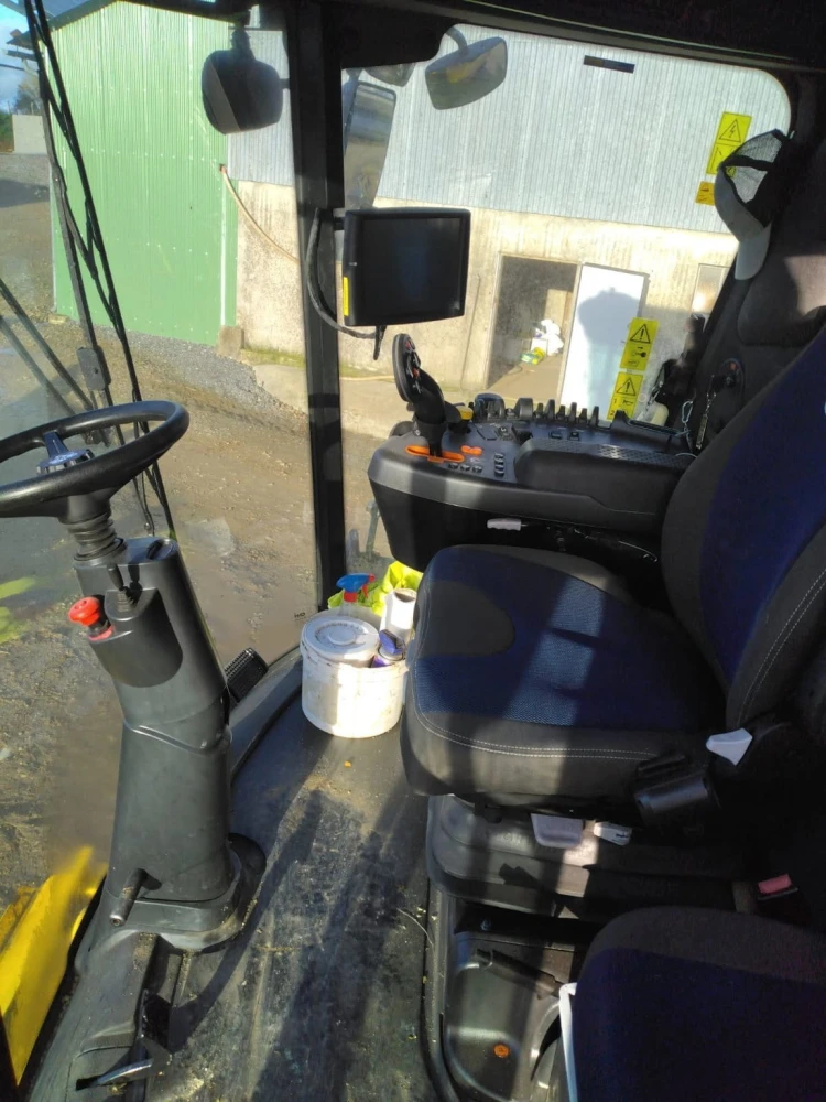 New Holland CX6.80 d'occasion — photo 9