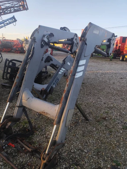 Chargeur frontal - 2011