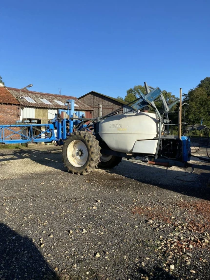 Pulvérisateur traîné - 3200L - 2003