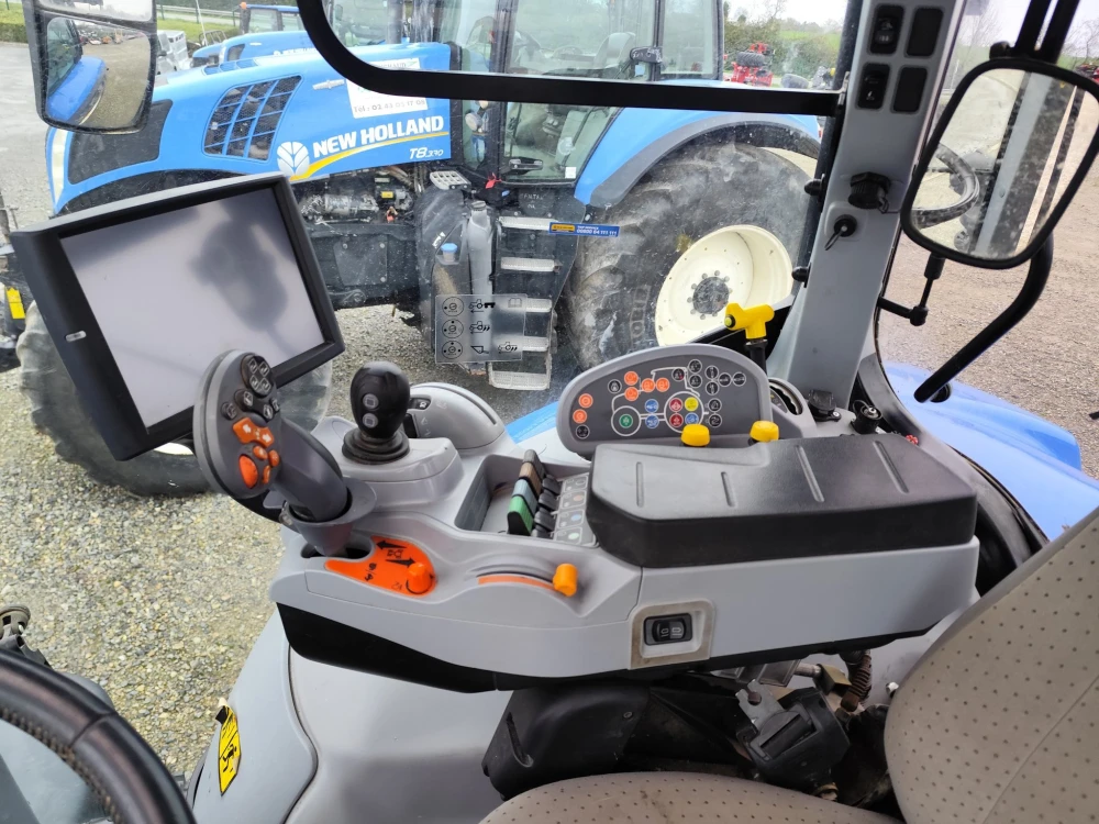New Holland T7.210ACSWII d'occasion — photo 8