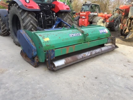 Broyeur à axe horizontal et vertical - 3.20M - 250CH - Axe horizontal - 2018