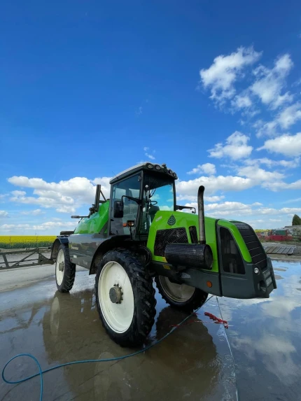 Pulvérisateur automoteur - 3200L - 180 CH - 5265H - 2011