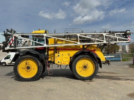 Pulvérisateur automoteur - 5000L - 4690H - 2011