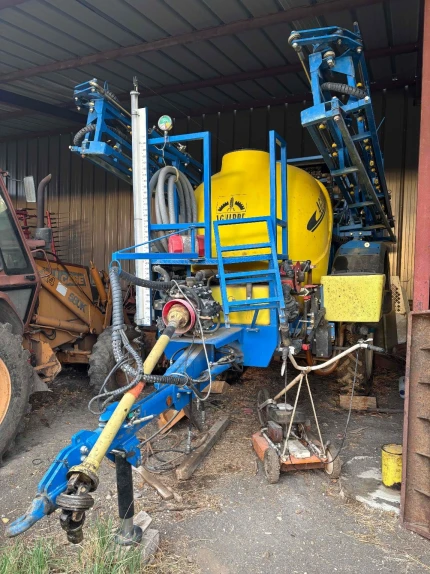 Pulvérisateur traîné - 3000L - 2012