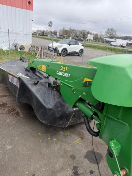 John Deere 331