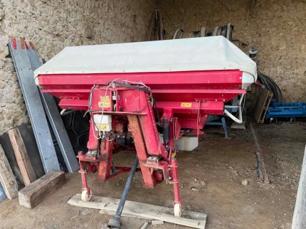 Distributeur d'engrais - 2500L - 2400CM - 2008