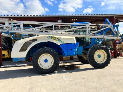 Pulvérisateur automoteur - 3900L - 150CH - 5255H - 2002