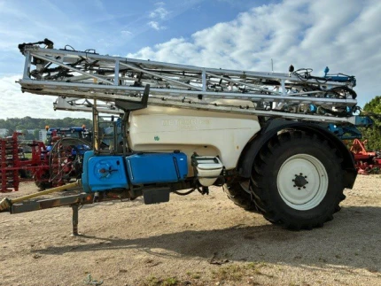 Pulvérisateur traîné - 4200L - 2012