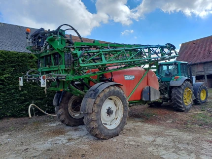 Pulvérisateur traîné - 4000L - 2008