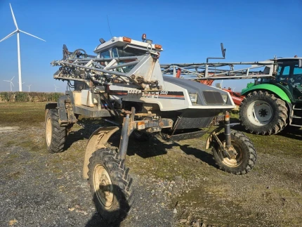 Pulvérisateur automoteur - 1136L - 5183H - 1997