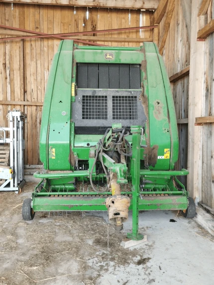 John Deere 864