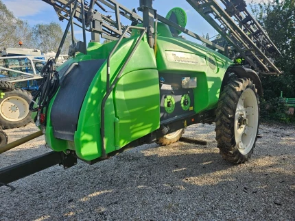 Pulvérisateur traîné - 3100L - 2010