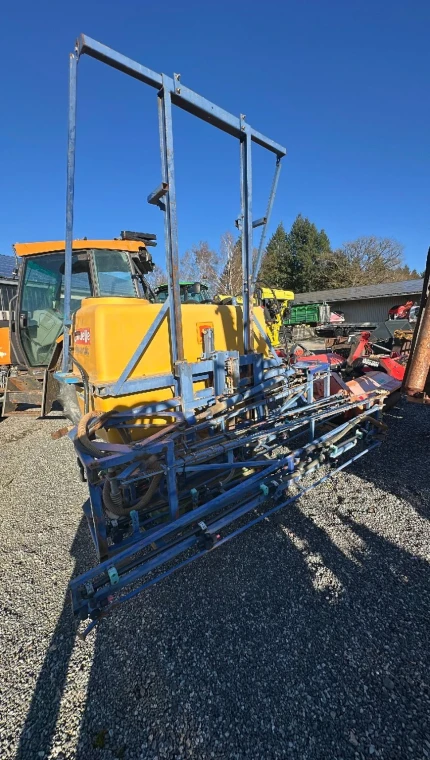 Pulvérisateur porté - 1200L - 1992