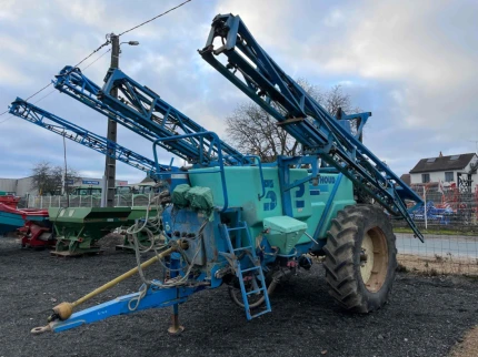 Pulvérisateur traîné - 3200L - 2000