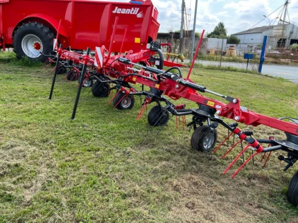 Faneuse - 8.8M - 2023
