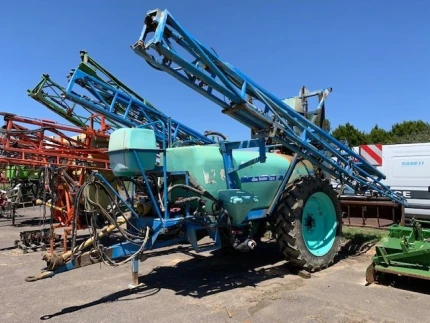 Pulvérisateur traîné - 2400L - 1989