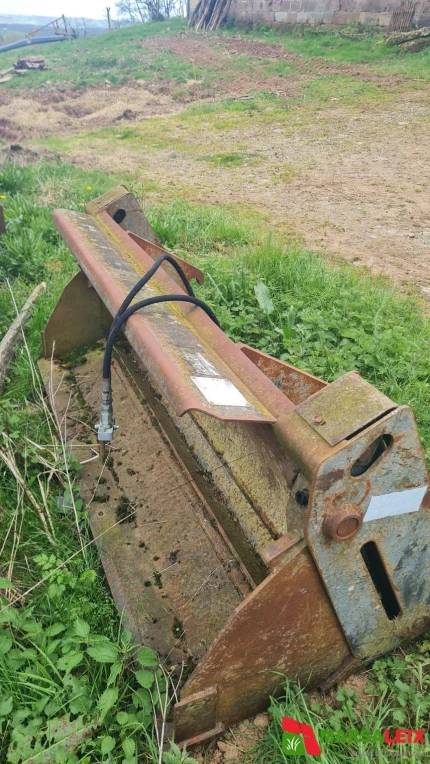 Godet multi-services - 150CM - 2000