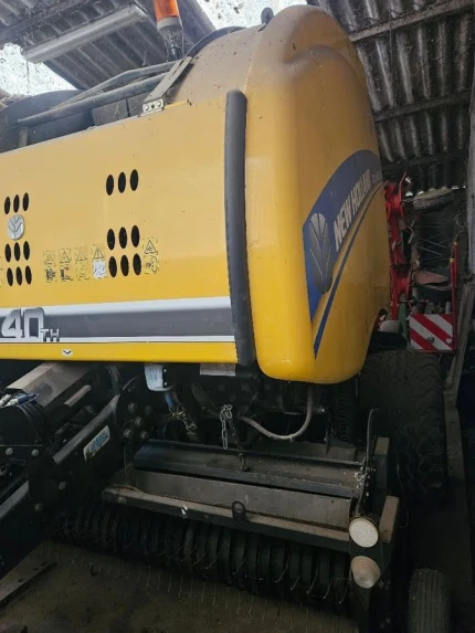 New Holland ROLLBELT 180 - SUPERFEED