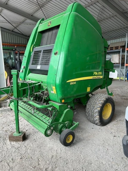John Deere 864