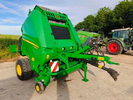 John Deere V461M