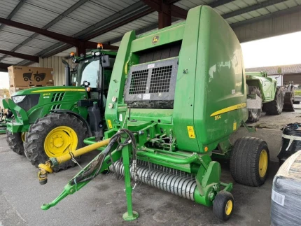John Deere 854