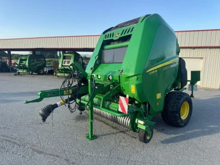 John Deere V451M