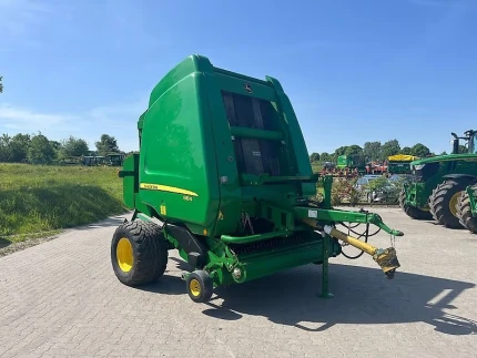 John Deere 864