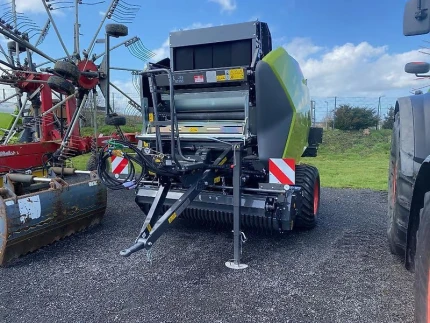Claas VARIANT 585 RC