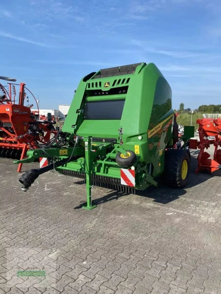 John Deere V451 M