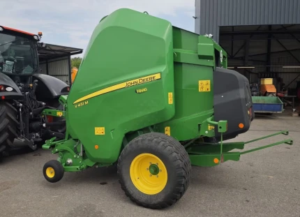 John Deere V451M