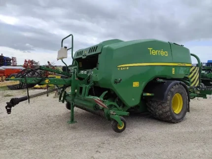 John Deere C441R