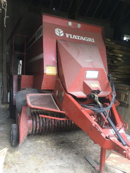Hesston 4700