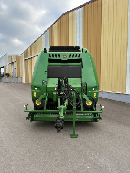 John Deere V451M