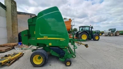 John Deere 864